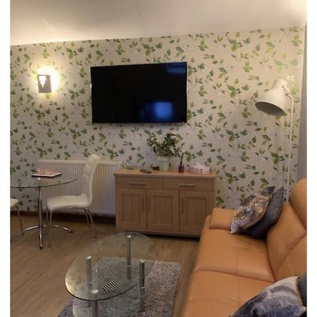 The Annex Apartment Is On Cheddar Bridge Apartments Extérieur photo